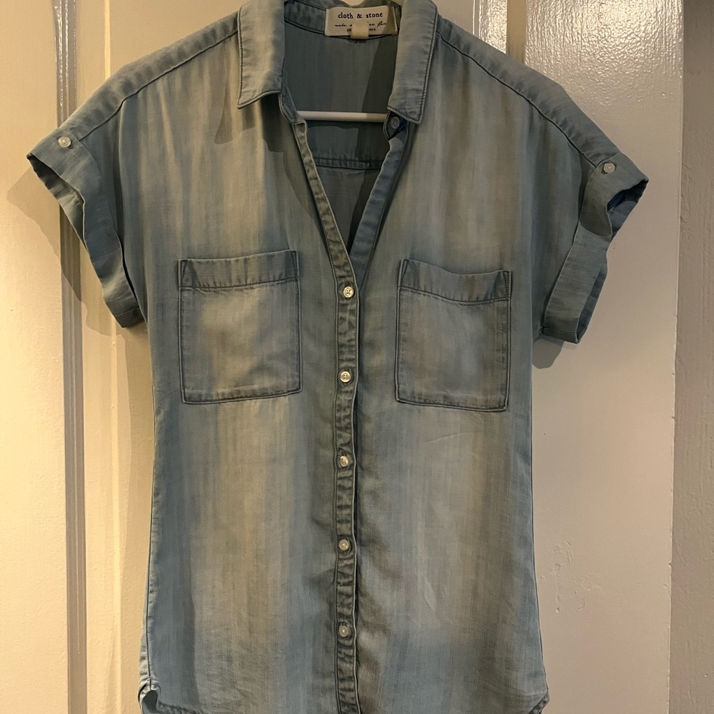 Anthropologie Cloth and Stone chambray short sleeve button